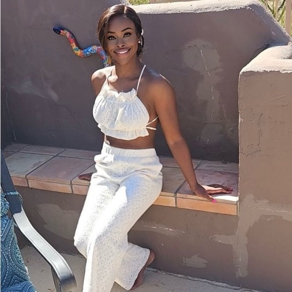 Pretty garbage crotchet lace napkin top and pants set - Picture 2 of 9